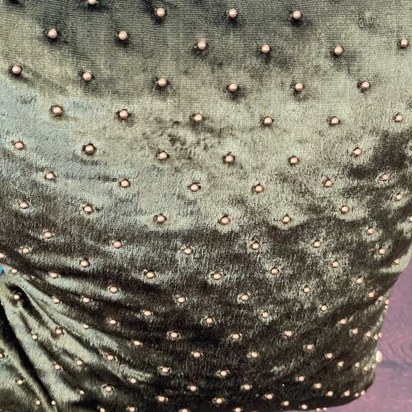 Pier 1 Green Velvet Throw Pillow Gold Beads Jingle Bell on Border Edge READ - Picture 13 of 14